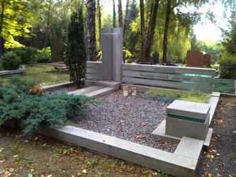 Paminklas  Romainių  kapinėse  architektui  Vilimui